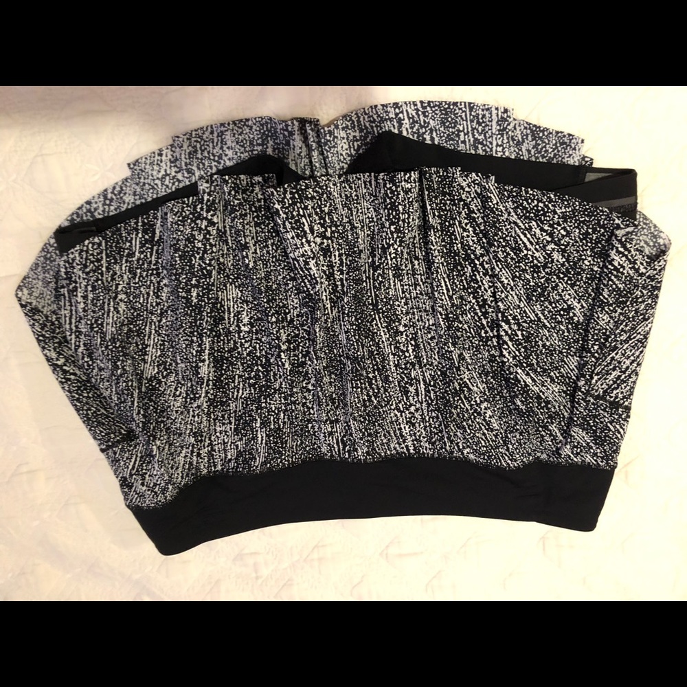 Lululemin quick pace skirt - worn once